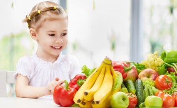 Girl-with-Fruits-and-Veggies