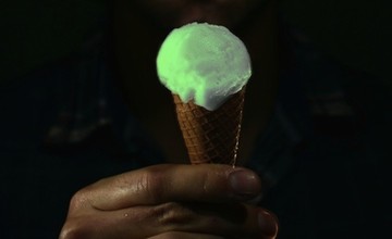 fluoriscentnoe_morozhenoe