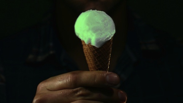 fluoriscentnoe morozhenoe